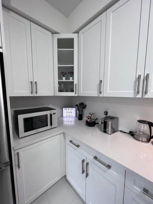 Brand New 4 Bedroom Villa By Hamilton Airport! Luaran gambar