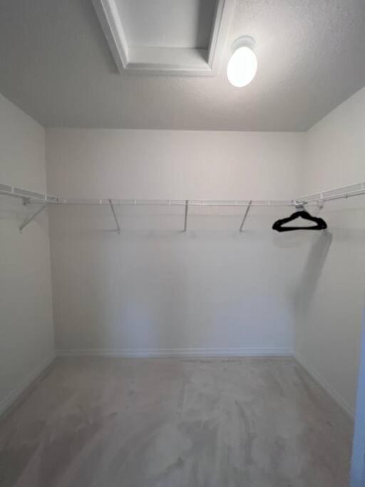 Brand New 4 Bedroom Villa By Hamilton Airport! Luaran gambar